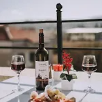 Yellow Stone House Отель *