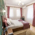 Yellow Stone House *