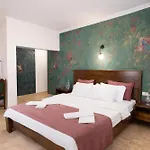 Yellow Stone House Отель *