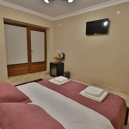 Yellow Stone House Hotel