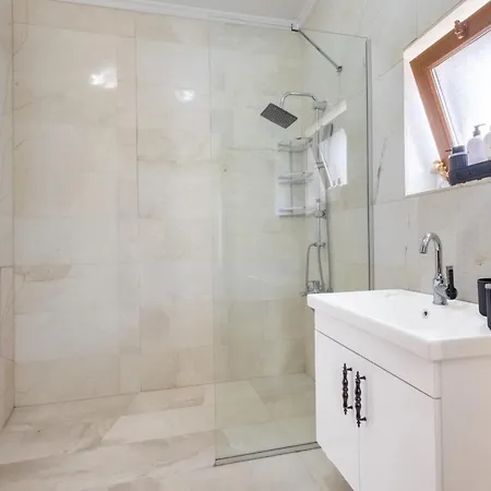 Отель Yellow Stone House *