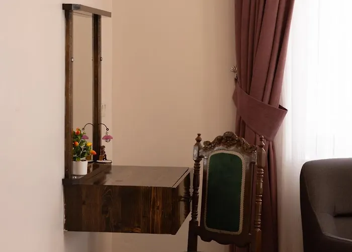 Yellow Stone House *